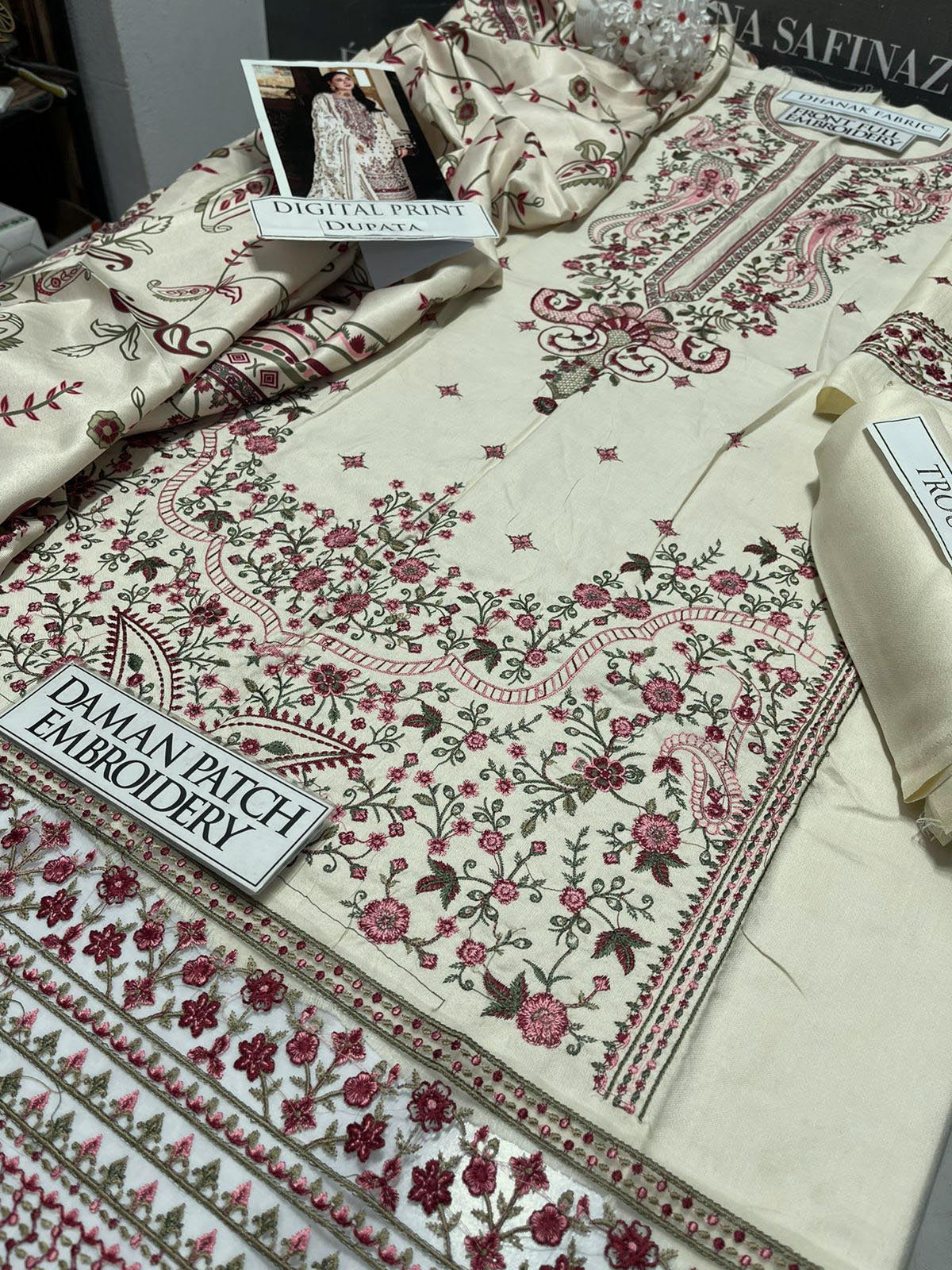 SS-126 Asim Jofa Heavy Embroidery 3PC Dhanak Suit