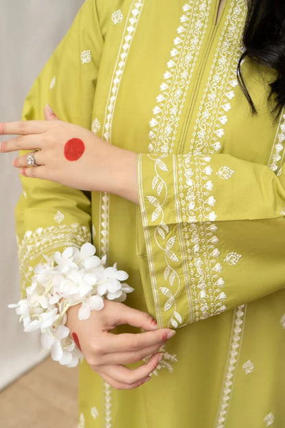 SS-100 Urge Heavy Embroidery 3PC Dhanak Suit